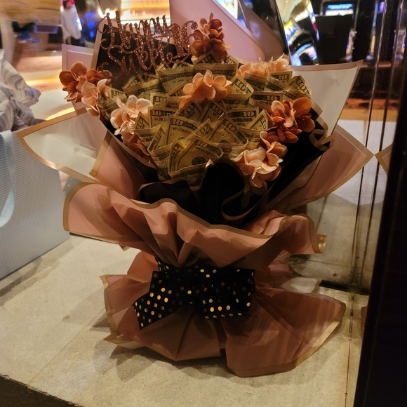 Sweet Sixteen Flower Money Bouquet Gift New - Picture 2 of 7